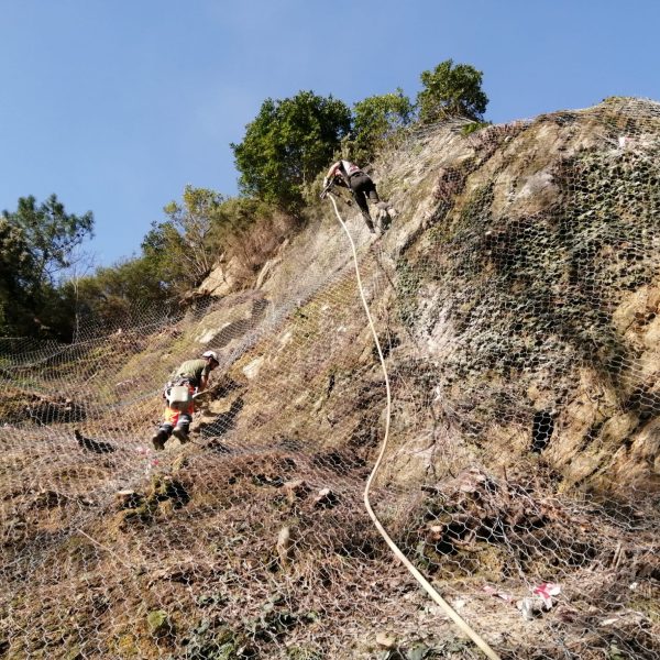 Installazione rete anti Frana Paramassi Toscana (11)