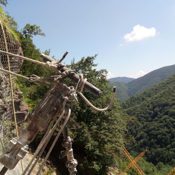 Lavori su Fune Messa in Sicurezza Chiodatura Consolidamenti (4)